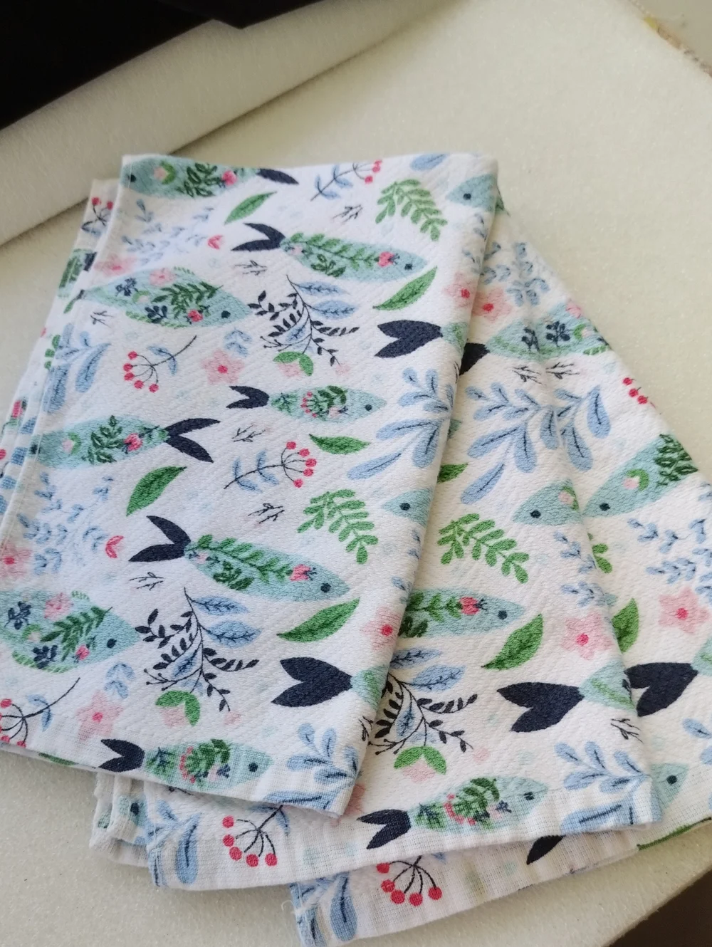 Kitchen towels With charming botanical fish and floral design